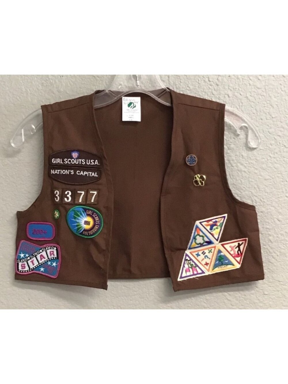 Vintage Girl Scouts BR Vest Youth Small USA Made Collectible Patches Brown Pins
